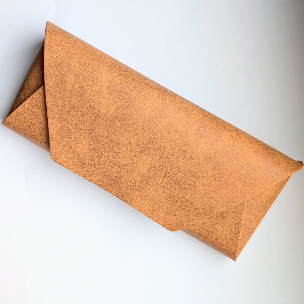 Sonnenbrillenetui mit Magnetverschluss - Hellbraun