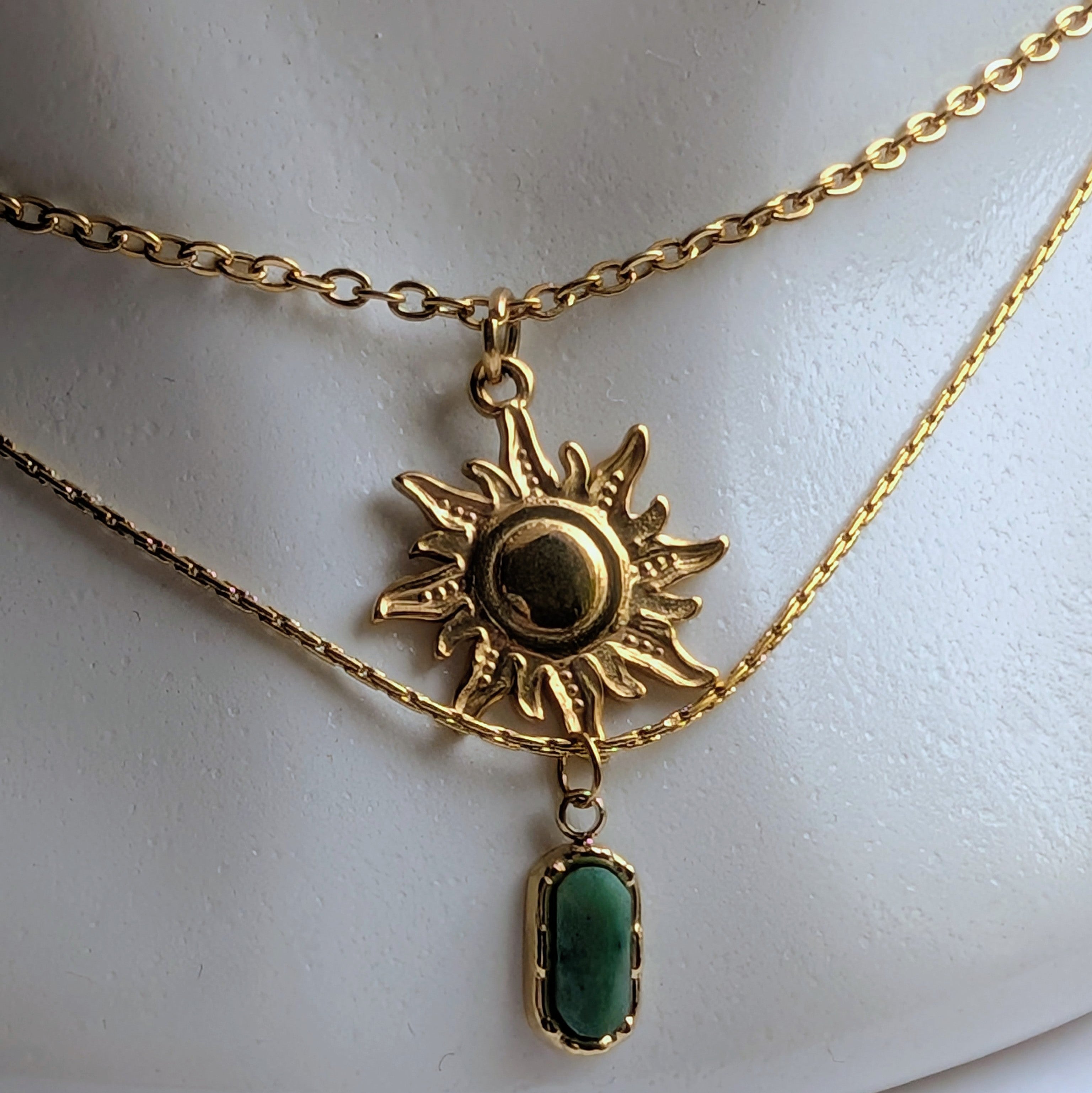 Goldfarbenes Layering-Set aus zwei Edelstahlketten – schlicht & Anhänger