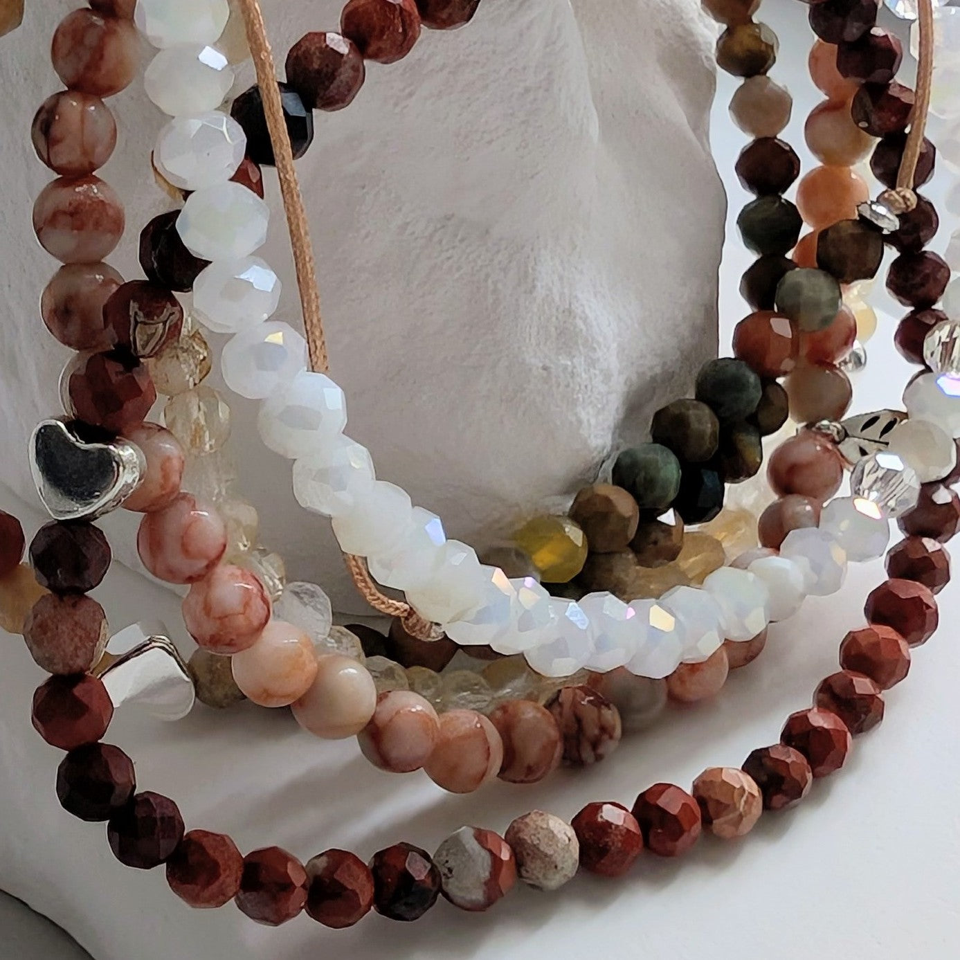 Elara - Natursteinarmbandset