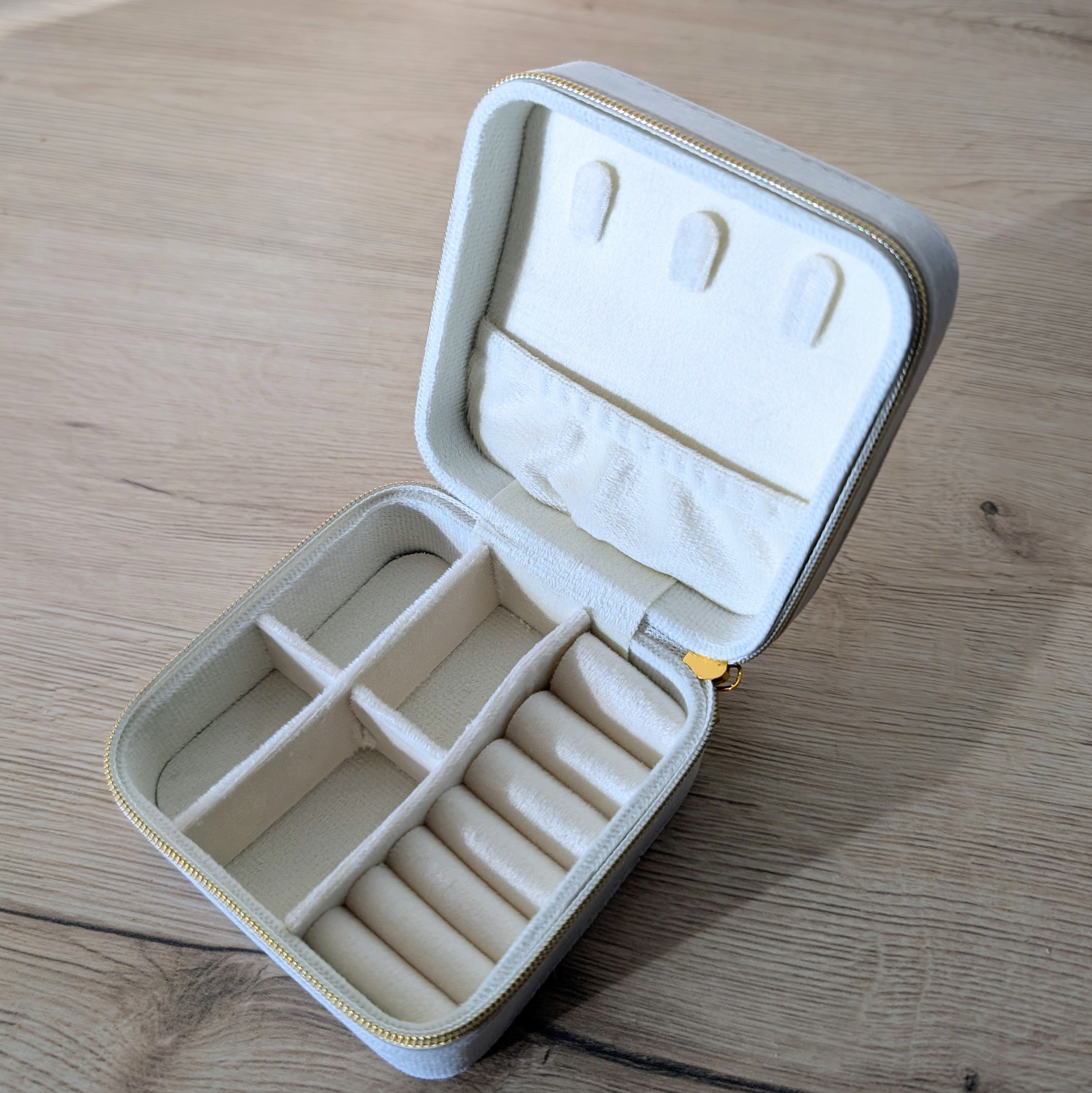 Schmuckcase – quadratisch - creme