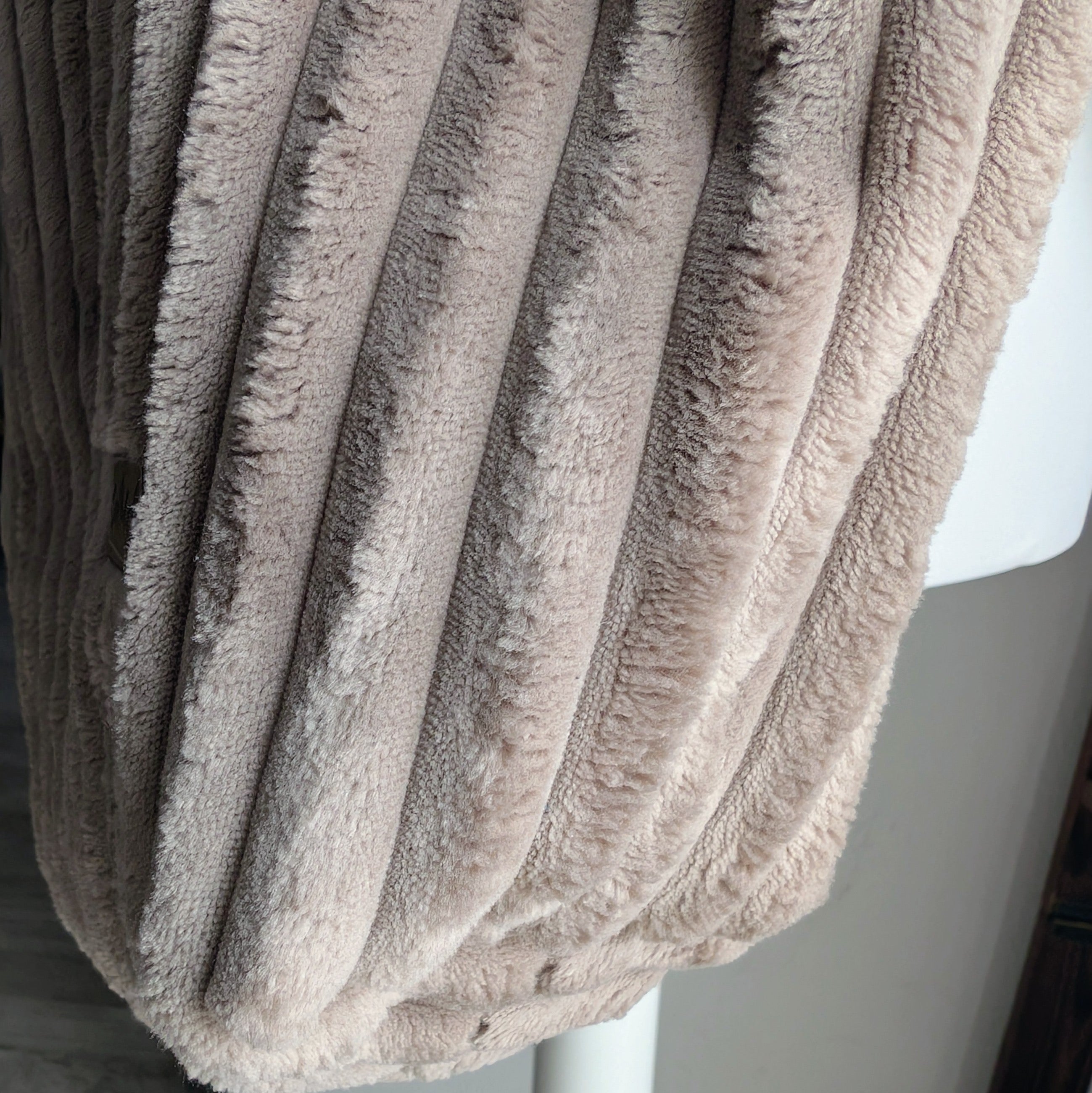 LOFT – Teddyplüsch Shopper in Cordoptik · Sand