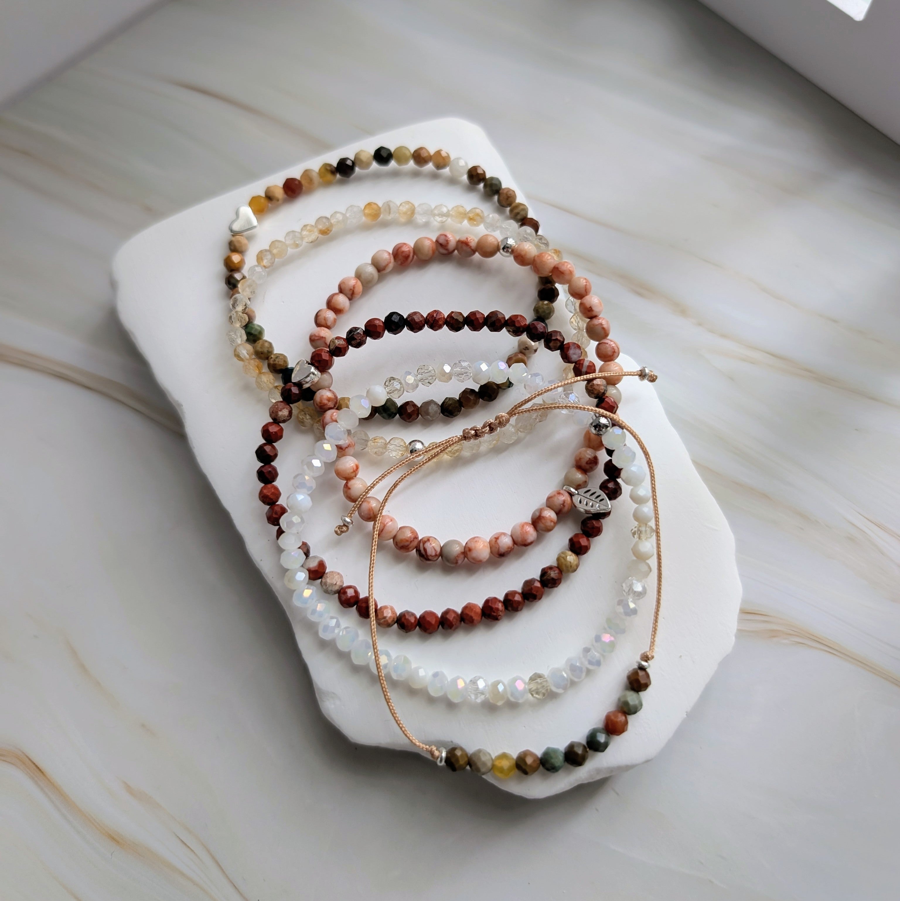 Elara - Natursteinarmbandset