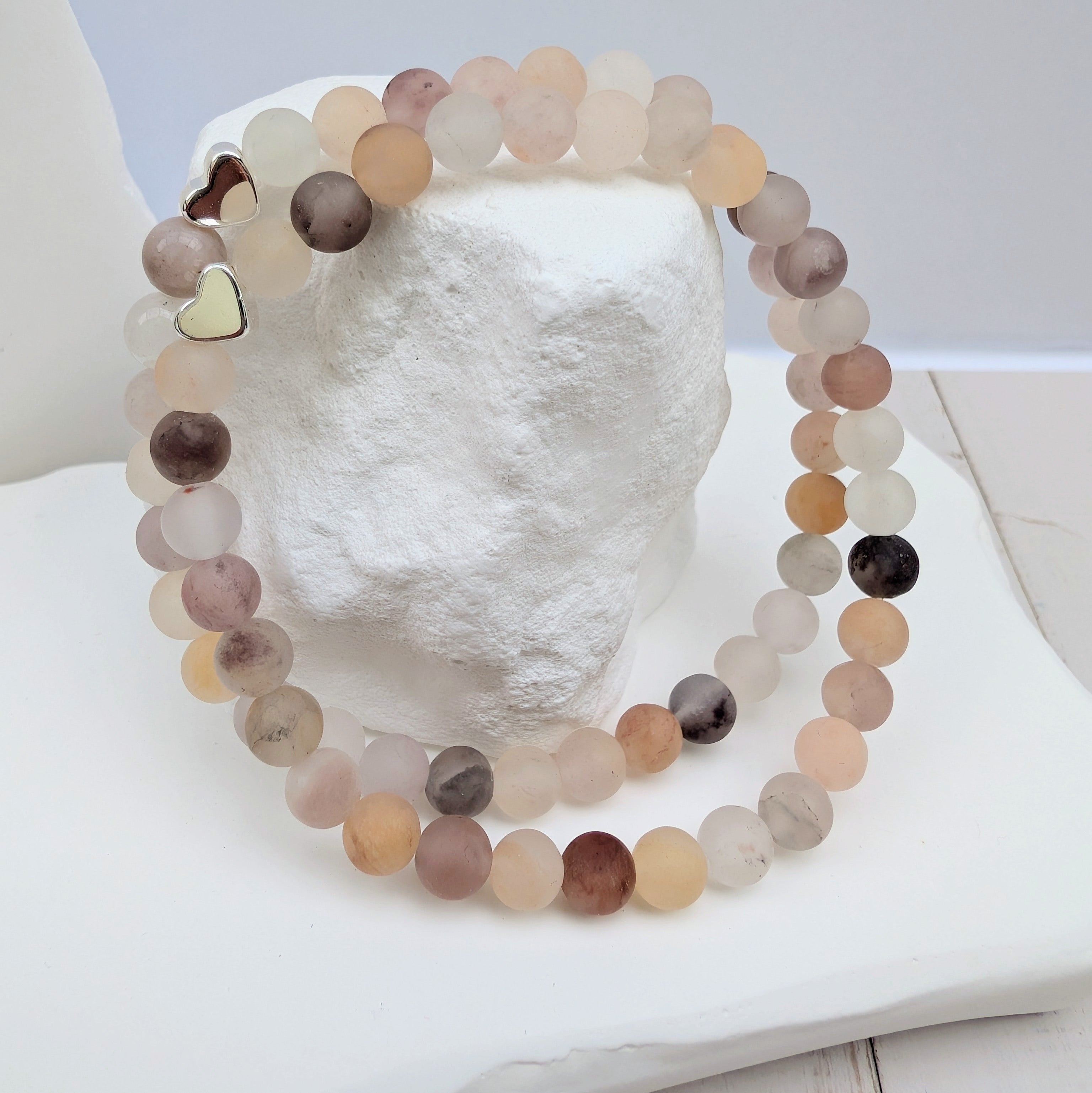 Herzenssache – Natursteinarmband