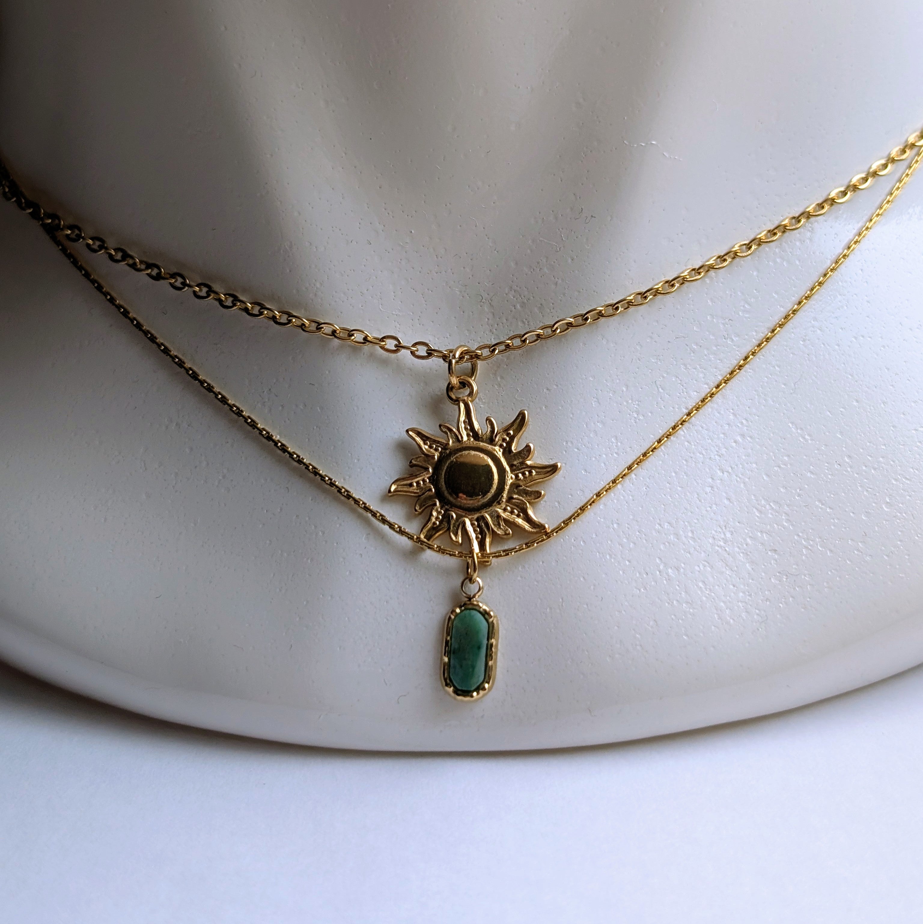 Goldfarbenes Layering-Set aus zwei Edelstahlketten – schlicht & Anhänger