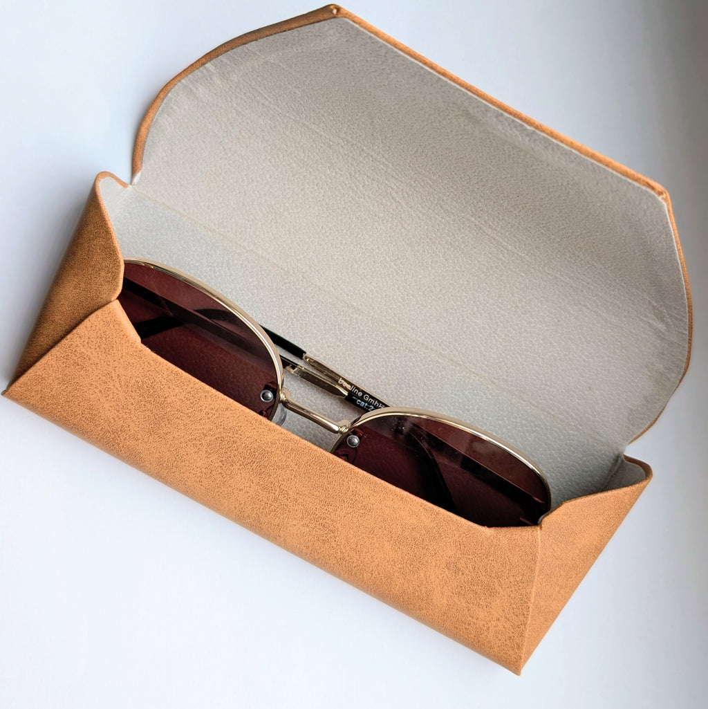 Sonnenbrillenetui mit Magnetverschluss - Hellbraun