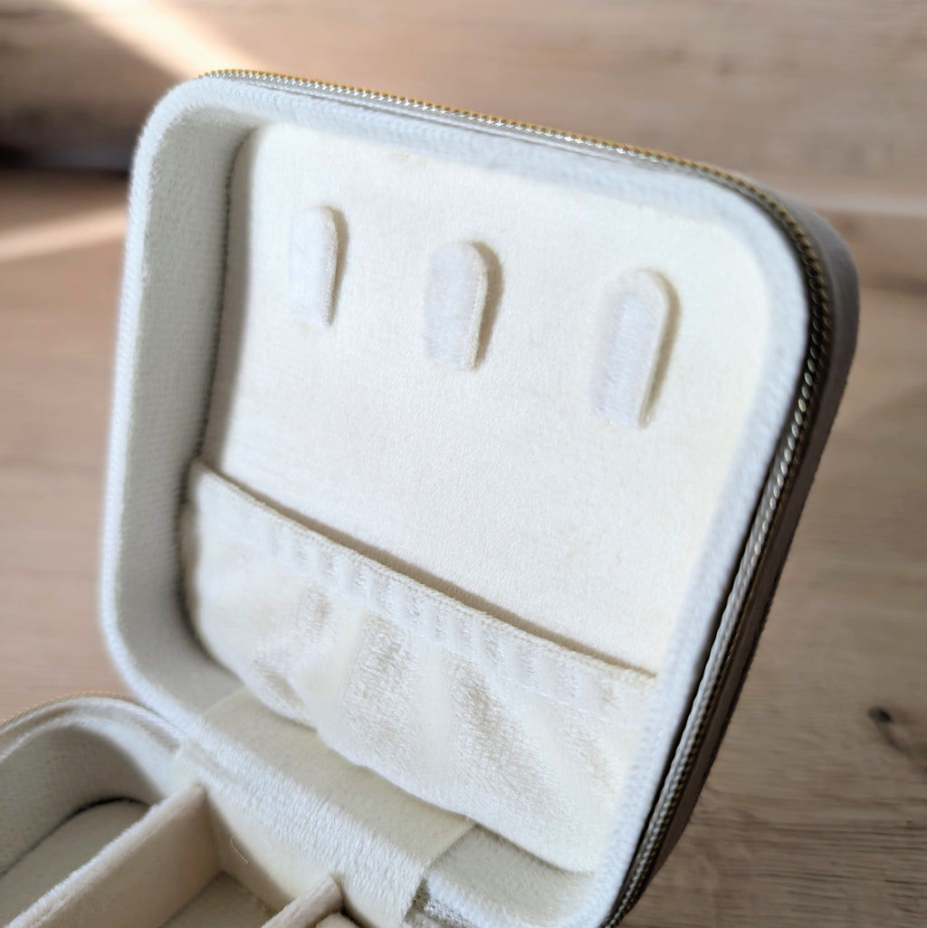 Schmuckcase – quadratisch - creme