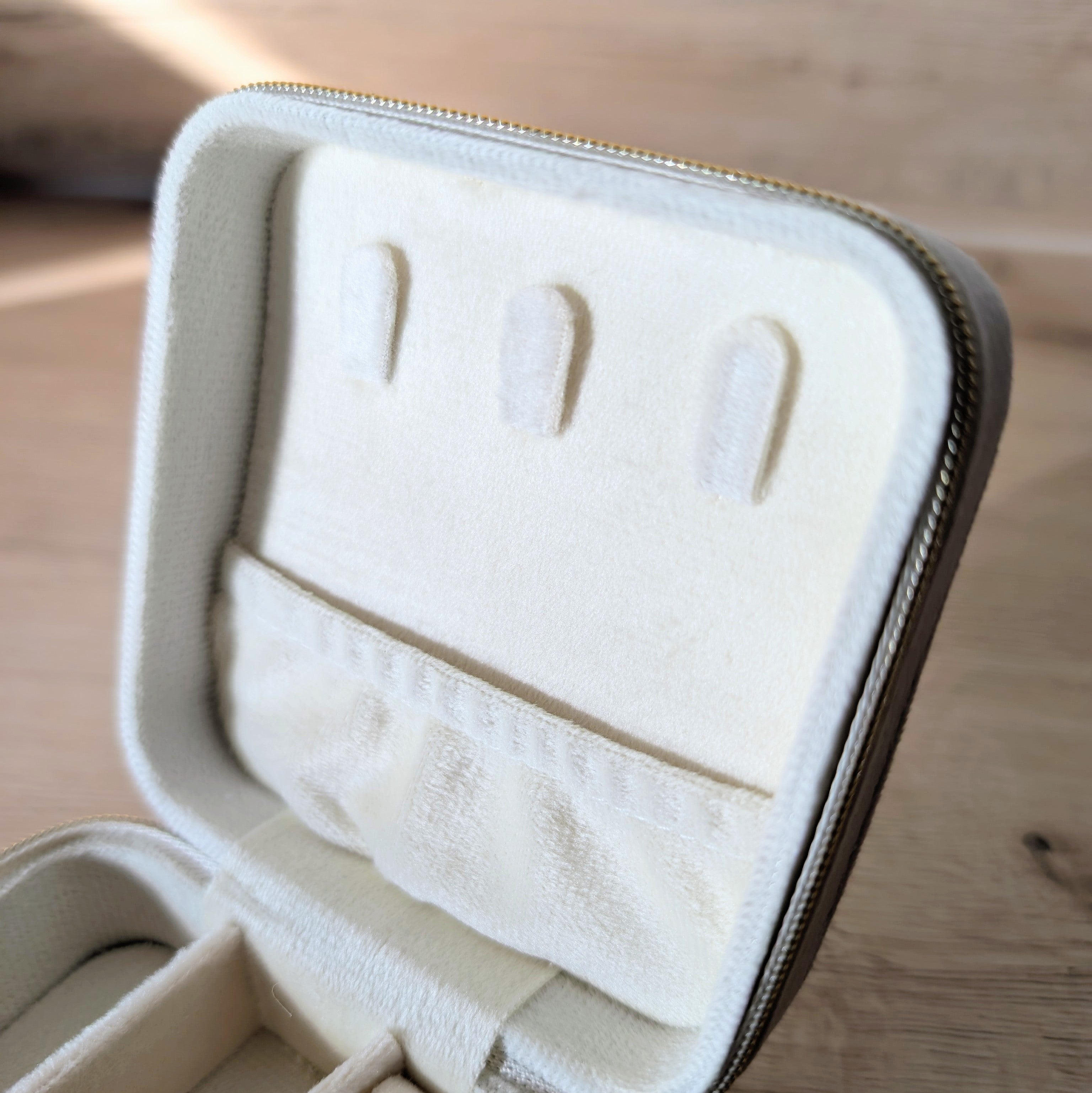 Schmuckcase – quadratisch - creme